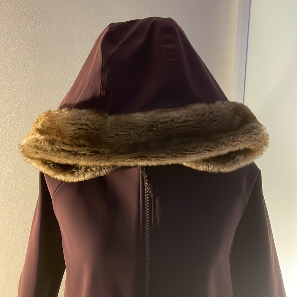 **Like New** Marmot Soft Shell Jacket with faux fur trim, Size  XL free shipping